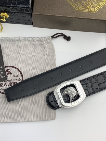 【史蒂芬】原版鰐魚紋牛皮腰帶，搭配新款不鏽鋼鷹頭扣，寬度3.8cm，雙面可用，長度不可調節，尺碼（85-110）具有獨特吸引力！