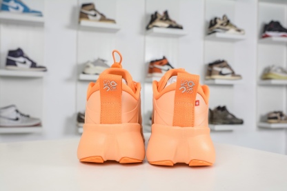 LOEWE羅意威 x ON昂跑 聯名款 Cloudsolo 
貨號: 3WF30600663
尺碼：36 36.5 37 37.5 38 38.5 39 40 40.5 41 42 42.5 43 44 44.5 45 46（真半碼）（⚠️袋子丟失扣10）