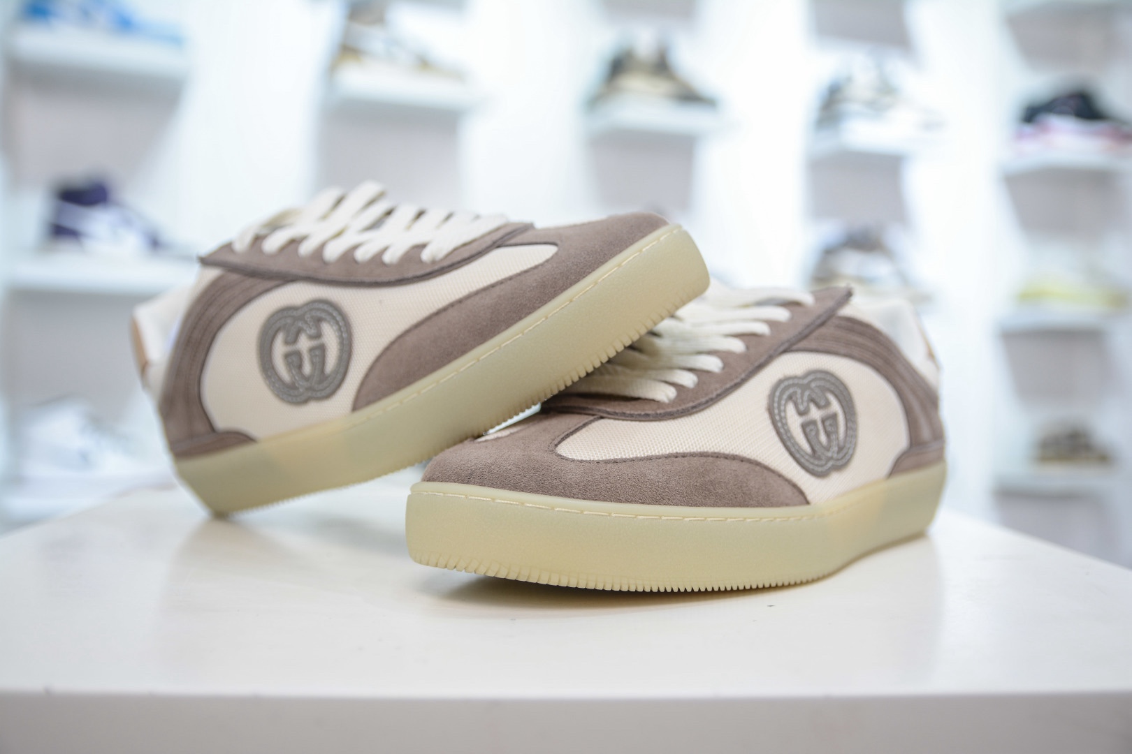 Gucci 古馳G75 圓頭系帶運動鞋
尺碼：35 36 37 38 39 40 41 42 43 44 45 46