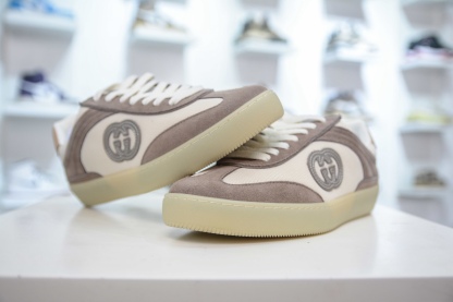 Gucci 古馳G75 圓頭系帶運動鞋
尺碼：35 36 37 38 39 40 41 42 43 44 45 46