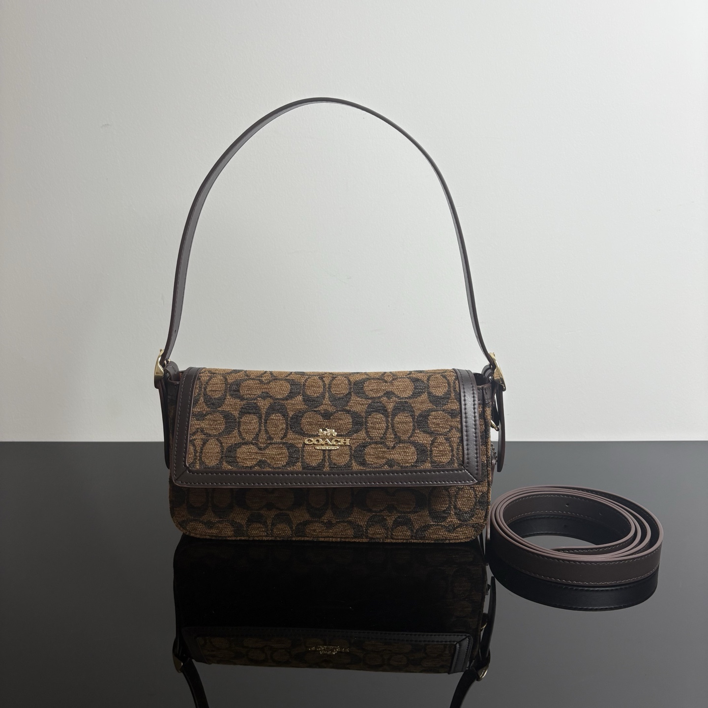 
【新品】COACH/蔻馳奧萊女士ETTA25號翻蓋單肩包腋下包高級通勤 CCV65尺寸25*13.5*6