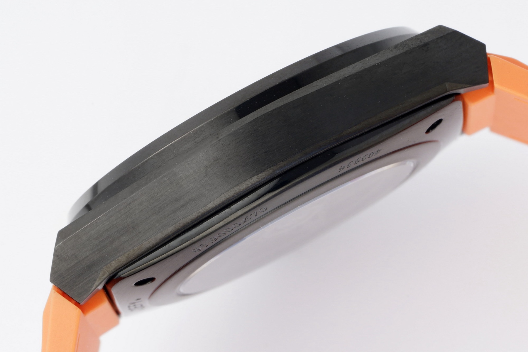 真力時DEFY系列全新升級版，殼身 頭粒 機芯 表扣等均做了升級調整。一款根據路虎標誌性花輪轂設計而成的高顏值鏤空腕表。

原裝開模鑄造，極致還原表殼的每一處細節打磨倒角，盡顯原裝菱角分明、堅毅果敢的陽剛氣質。完美的41mm表經，適配大眾男性手寸，正裝休閒兩不誤。根據汽車輪轂設計而成的五角星錶盤，未來概念感十足。同步官網新款五角星折疊扣，搭載定製版Cal.670sk全自動機械機芯，鏤空日曆的大小與位置、機芯夾板、齒輪、五角星陀皆按原版機芯數據拆解鍛造而成。

LF臻品 陳奕迅Eason同款，時尚前衛、