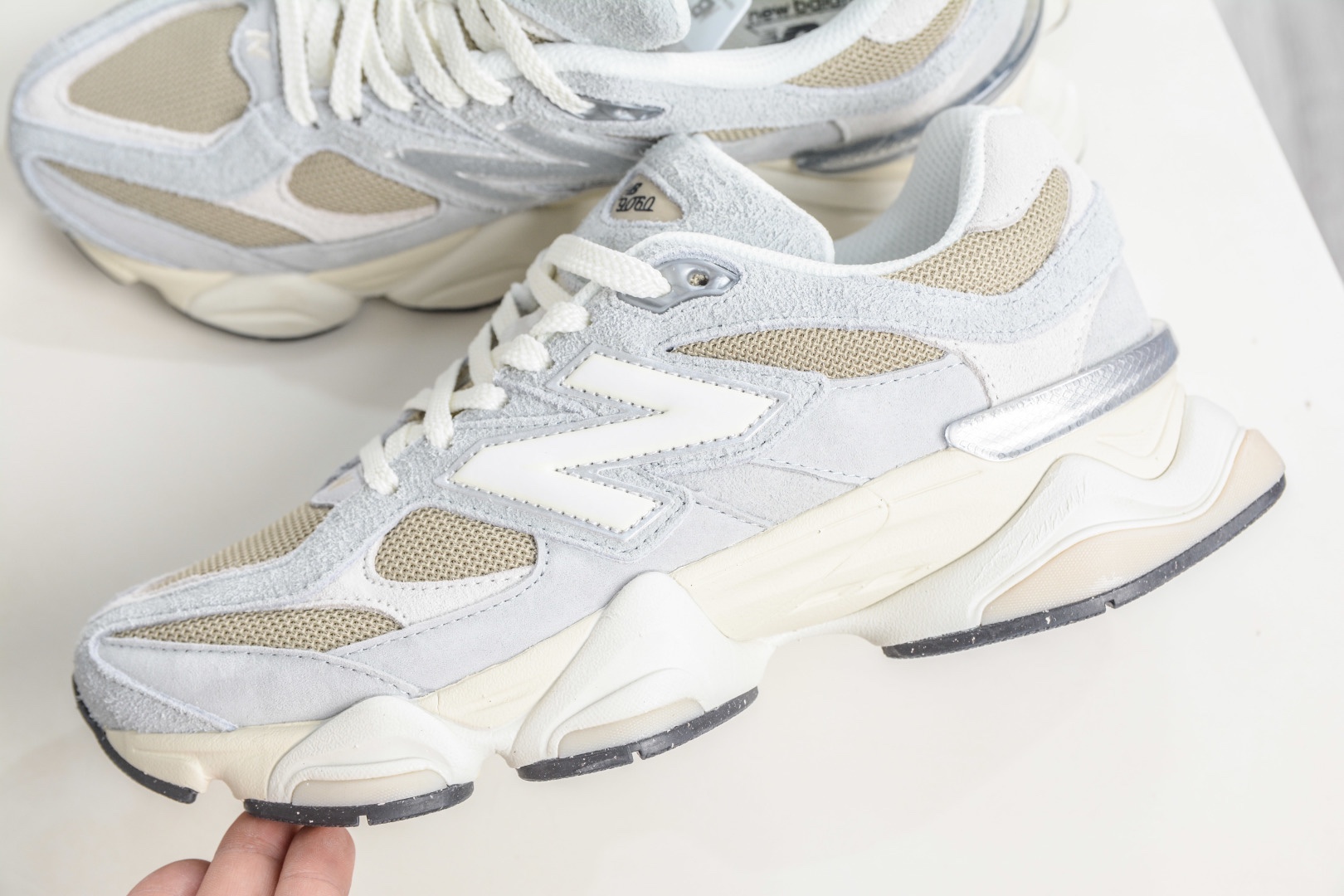 新百倫New Balance NB9060 米灰色 U9060440 
Size：36 37 37.5 38 38.5 39 40 40.5 41 42 42.5 43 44 45 45.5 46.5