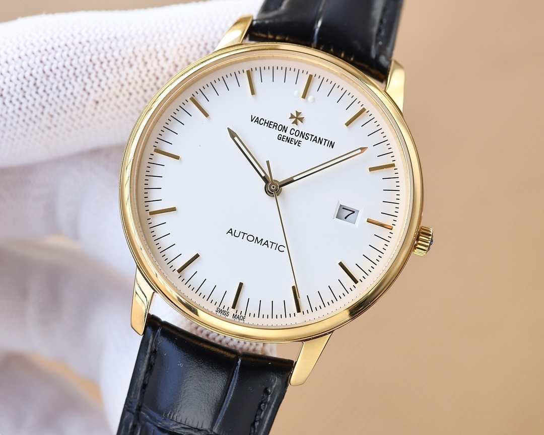 【TW 最新熱門款🔥】江詩.丹頓🆕Vacheron constantin 經典之美品鑒江詩.丹頓傳承系列腕表！
1⃣️團隊歷時9個月精心設計，敢為人先，力求完美，突破多層技術瓶頸💪
2️⃣ 市場獨家最新鍋蓋玻璃材質，超強的3D立體感，超薄工藝，超強夜光，直徑42mm👏
3️⃣款式採用原裝9015®機芯，每小時振頻28800次，零返修®質量✅
4⃣️ 錶盤上採用經典獨家內影，更顯示出這款腕表的華貴氣質🕶
5⃣️ 款式搭配意大利牛皮讓手腕更貼合舒適
   🔥頂級出品 精品不斷🔥