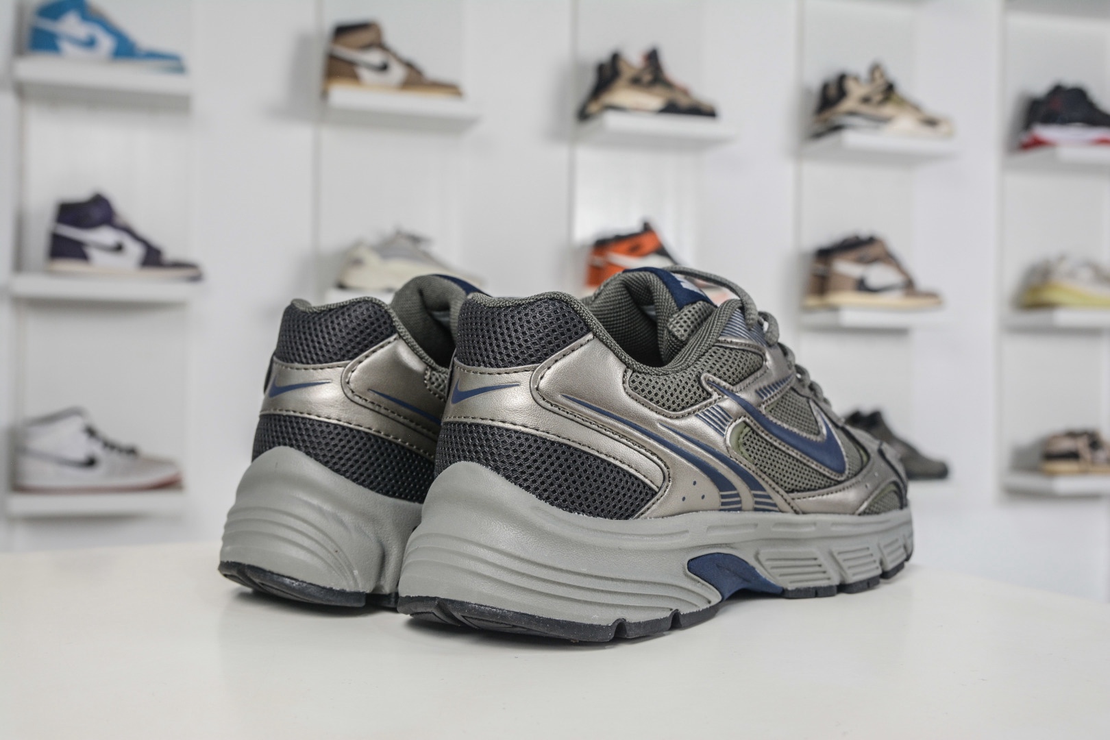 NK Air Zoom Vomero 20 經典復古潮流運動跑鞋 
貨號：HF0458 003
SIZE：36 36.5 37.5 38 38.5 39 40 40.5 41 42 42.5 43 44 45