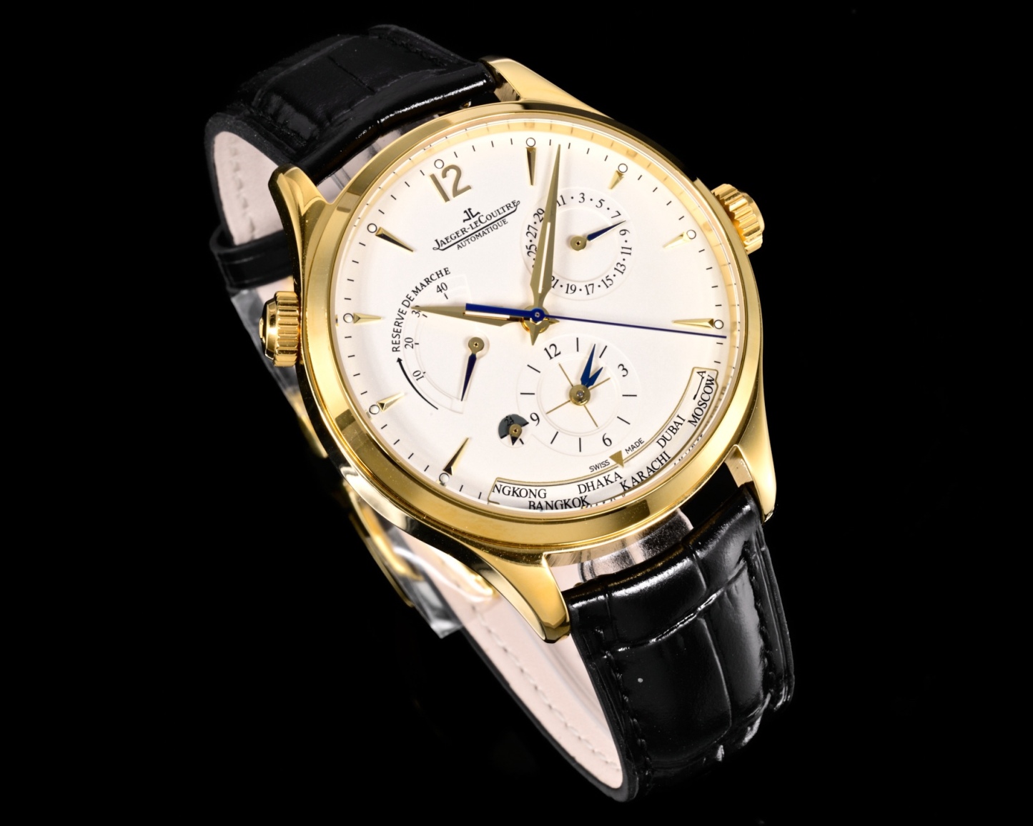 V+ Factory出品
【市場最高版本】JL積家 各路大咖都叫它大醜 其實賦予的是極高贊美 論品味與外觀 在鐘錶界有著舉足輕重的地位 戴出去怎麼都是長臉 各種彰顯品味 Master 地理學家大師系列 Q1428421 復刻版全新升級 多功能腕表 升級Cal.939A機芯 打磨效果更近原裝 升級軸 自動陀為玫金邊 字面紋路清晰 功能：日期顯示 雙時區 動力儲備顯示 316L精鋼  直徑42mm  原裝折疊扣！V+ Factory匠心之作 值得你擁有！