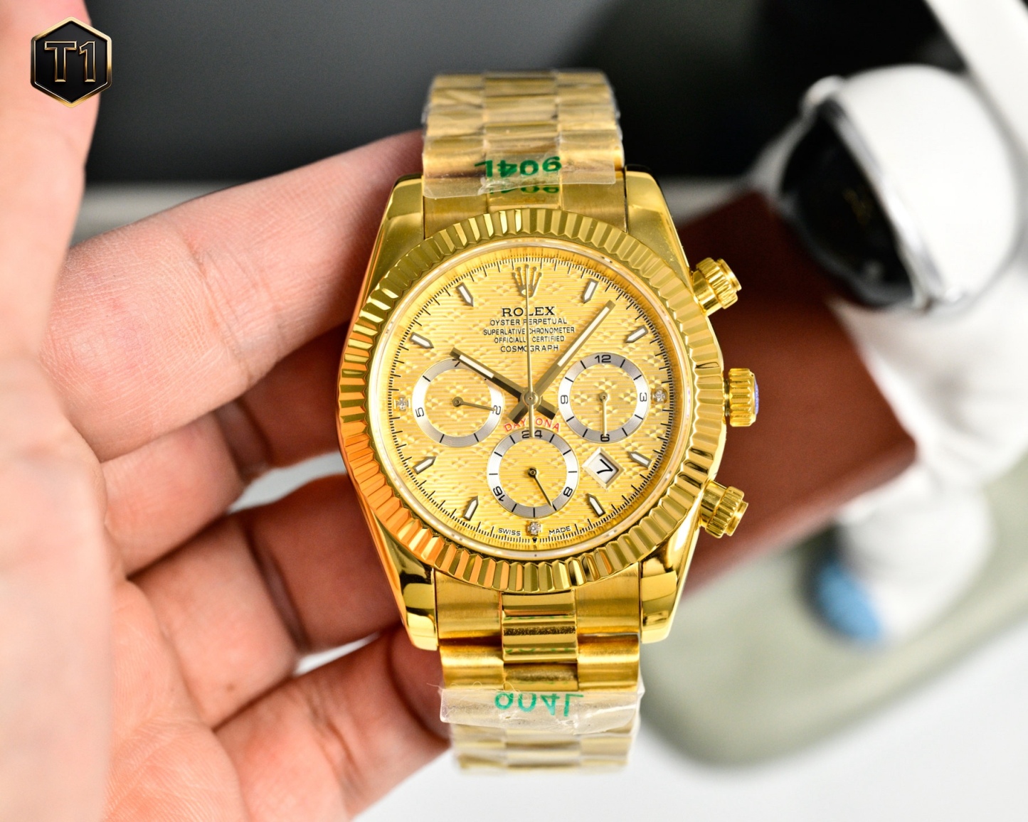 
年度新款強力推薦
🔥經典日誌系列-多功能腕表🔥
防表屆最高版本⌚️勞力士⌚️ 複雜系列六針男表[愛心]爆款[愛心] 多功能腕表。
1⃣️搭載原裝進口9100星期月份月相動能功能機芯機械表！
2⃣️錶盤上採用經典獨家高級奢華稜紋 突顯出這款腕表的華貴氣質[呲牙]
3⃣️錶帶採用進口316鋼帶腕表！
4⃣️表鏡採用雙卜藍寶石鏡面！
5⃣️透視底蓋！
6⃣️直徑41毫米，厚度10毫米！
腕表功能匯集星期/月份/日期/月亮/太陽等功能於一身，最佳男士商務腕表真正的標配！為高端腕表的代表之作！
榮譽出品