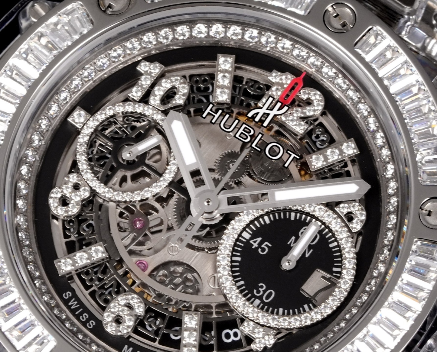 

 
HBF  FACTORY 恒宝HUBLOT 宇舶表年度最佳复刻作品——宇舶BIG BANG系列411.JX.4802.RT“全透明腕表”
【精彩细节】1.还原正品表盘后龙飞凤舞的镂空布局，2.采用与原装同样的丙烯酸有机玻璃极致克隆——完成不可能完成的任务。该材质不仅硬度高，且具有抗鑫腐蚀，耐磨损等卓越物理特性。
【机芯功能】腕表直径45mm。采用增强版计时7750机芯改原装HUB.1242型芯，实现所有功能吻合正装。
【精益求精】全力以赴，层层把关，在保证完美“透视感官”的同时，竭心尽力还原正品