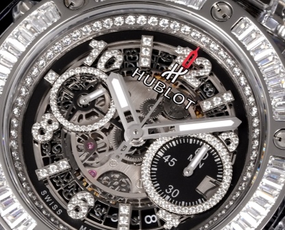 

 
HBF  FACTORY 恒宝HUBLOT 宇舶表年度最佳复刻作品——宇舶BIG BANG系列411.JX.4802.RT“全透明腕表”
【精彩细节】1.还原正品表盘后龙飞凤舞的镂空布局，2.采用与原装同样的丙烯酸有机玻璃极致克隆——完成不可能完成的任务。该材质不仅硬度高，且具有抗鑫腐蚀，耐磨损等卓越物理特性。
【机芯功能】腕表直径45mm。采用增强版计时7750机芯改原装HUB.1242型芯，实现所有功能吻合正装。
【精益求精】全力以赴，层层把关，在保证完美“透视感官”的同时，竭心尽力还原正品