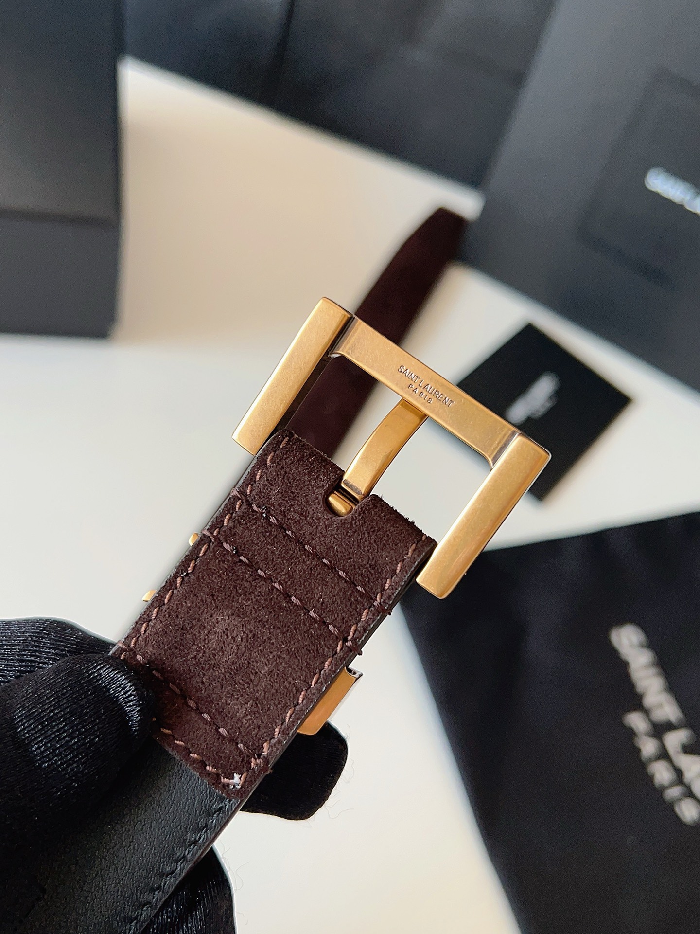 
ysl聖羅蘭2026女士新款腰帶，冬季爆款絨面原版皮，方形搭扣配以ysl標識腰帶環，女士冬季必備款，寬度3.0cm