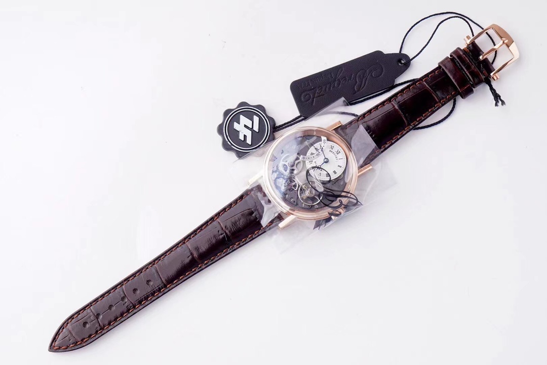 ZF超級大作 寶璣Tradition傳世系列！全自動逆跳秒針腕表！火爆來襲！

耗時近4年 潛心研發機芯 重金打造 至誠大作！——實現原裝全部功能！

【精彩細節】腕表尺寸40mmX11.65吻合正品ZF憑借豐富的復刻經驗，殼身打磨精細，造型簡潔精美，今纖薄表殼更顯優雅！上下採用整枚藍寶石水晶玻璃打造通透無比，充分展現了寶璣的經典設計。
【技術突破】超精密1比1原裝機芯開發研制而成。原本隱藏在錶盤底板之下的板橋、齒輪、擒縱機構、發條盒等機芯部件清晰展露。今精密機械運轉的奧秘毫無保留的呈現於眼前。10點鐘位