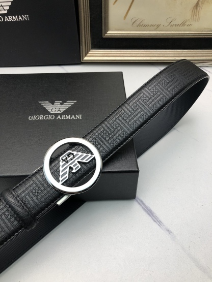 阿曼妮：原單頭層牛皮燙印花紋面，內襯頭層小牛皮底，搭配原單自動扣，可裁剪的自動帶，此款腰帶面雙採用意大利原定廠制進口牛皮帶身 ，對專版櫃足寬3.5