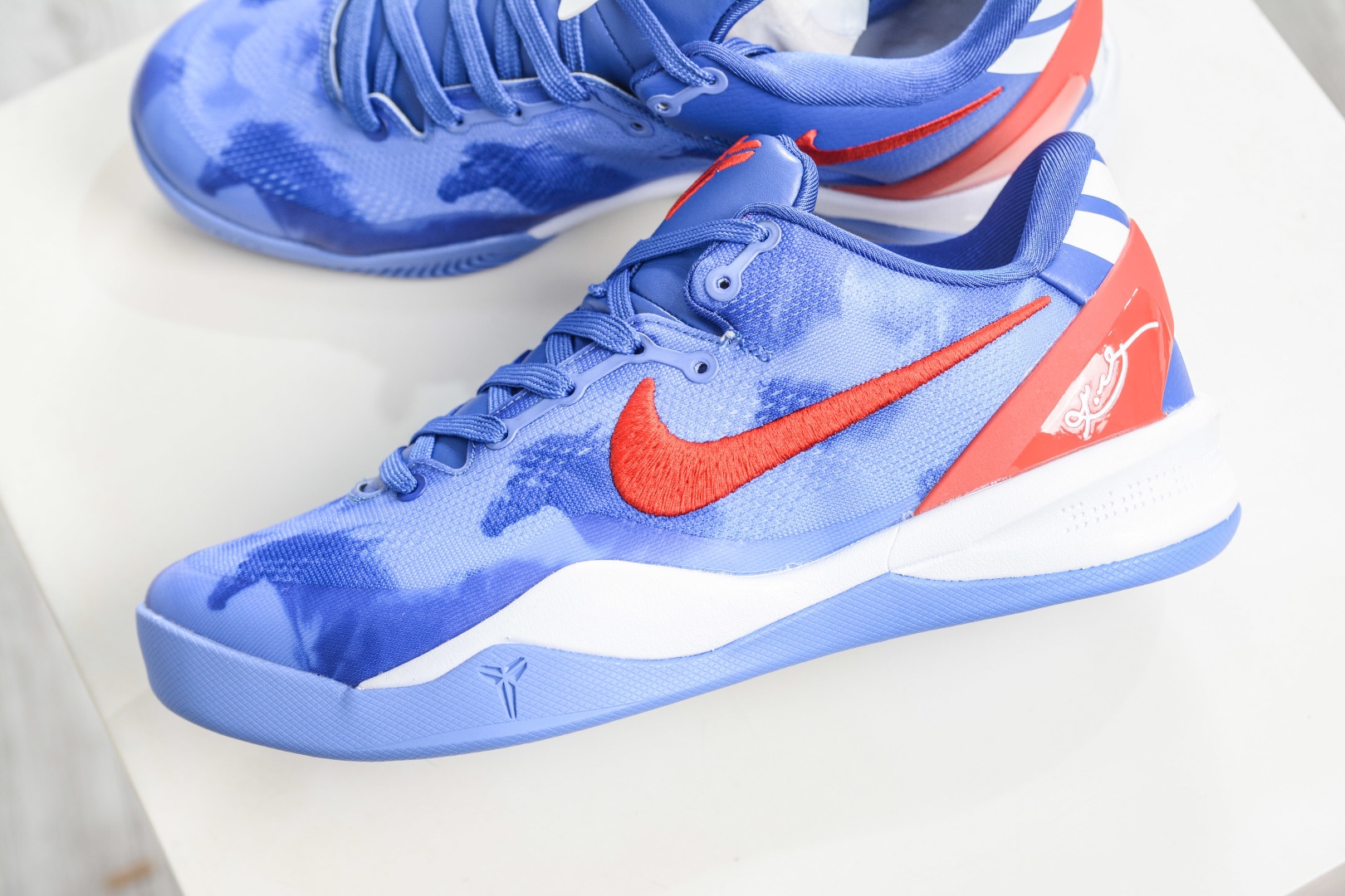 Nike Zoom Kobe VIII 馬年限定 CNY新年款 低幫復刻實戰運動低幫文化籃球鞋 內置元年緩震氣墊 
貨號: HF2793 008
Size：38 38.5 39 40 40.5 41 42 42.5 43 44 44.5 45 46