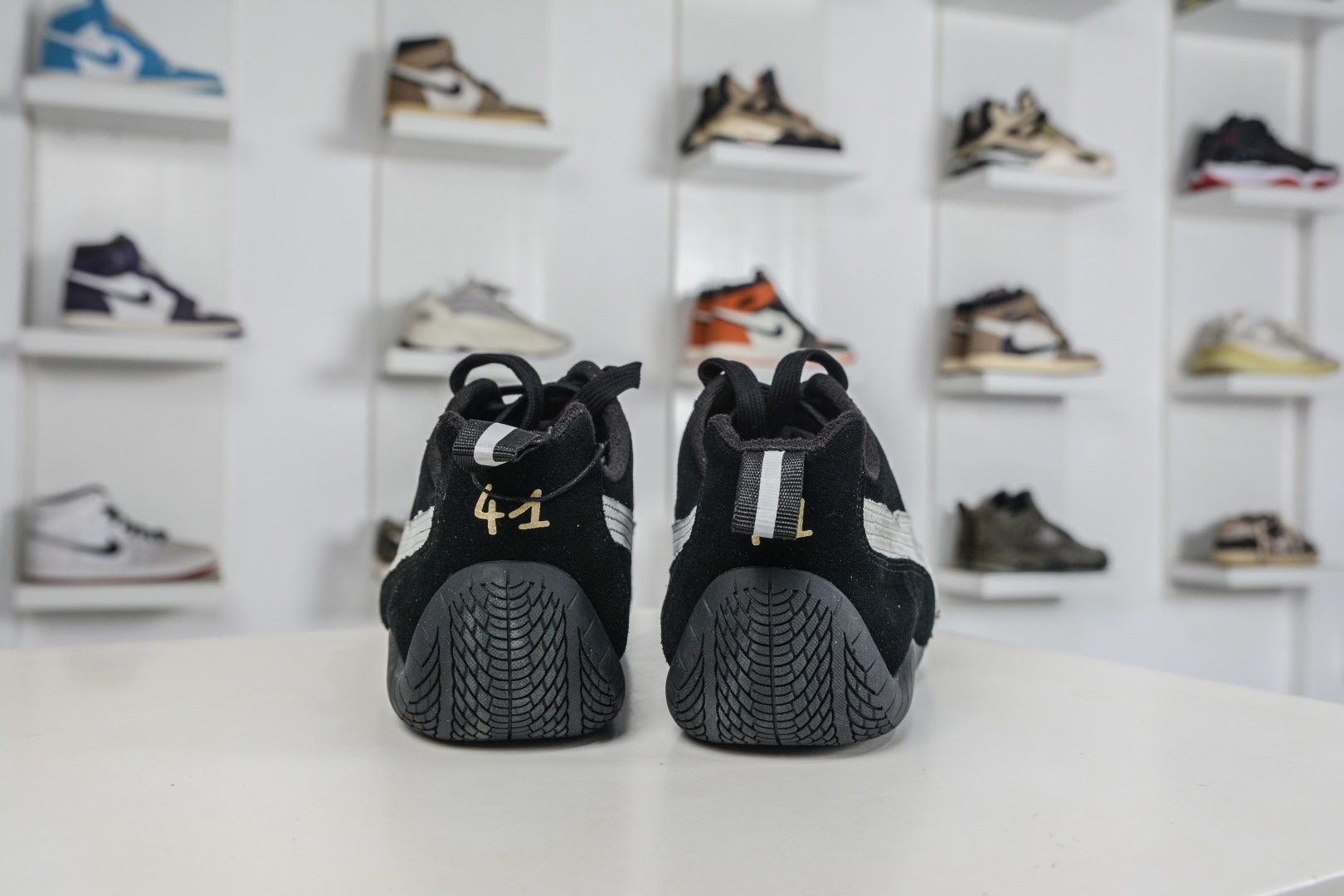 Balenciaga x Puma 彪馬 Speedcat 巴黎世家聯名款低幫休閒鞋 
貨號：847146 WSDSD 1090
尺碼：36 37 37.5 38 38.5 39 40 40.5 41 42 42.5 43 44 45 46