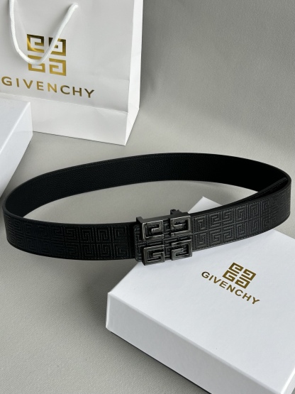 【紀梵希】新款男士 頭層小牛皮黑色壓花腰帶，內襯荔枝紋底，寬38毫米.搭配不鏽鋼經典4G自動扣.商務服裝造型的完美搭配。永恆經典！