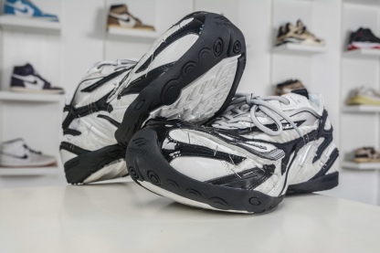 Balenciaga 巴黎世家 訂書釘 23代 Soleless 圓頭系帶 低幫 黑白色
貨號：841506 WOYX0 1910
尺碼： 39 40 41 42 43 44