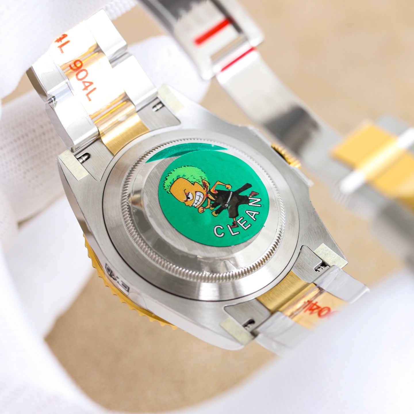 
第四代 BLAKEN 款水鬼系列：間金黑勞力士的暗夜傳奇
 
一、巔峰之作，酷炫呈現
 
- BLAKEN 高級改裝水鬼系列，專為追求獨特與個性的您打造。它將勞力士的經典魅力與現代改裝美學完美融合，讓您在任何場合都能展現出美與酷的獨特氣質。
 
二、精湛工藝，極致還原
 
- 表身間金黑化：表身採用 DLC 黑化處理，不僅增添了神秘深邃的質感，更使其耐磨性大幅提升，經久耐用。
- 錶盤特效：Blacken 改裝團隊精心復刻的一比一錶盤，以 100%的還原度重現獨特魅力，每一次凝視錶盤，都彷彿置身於神秘