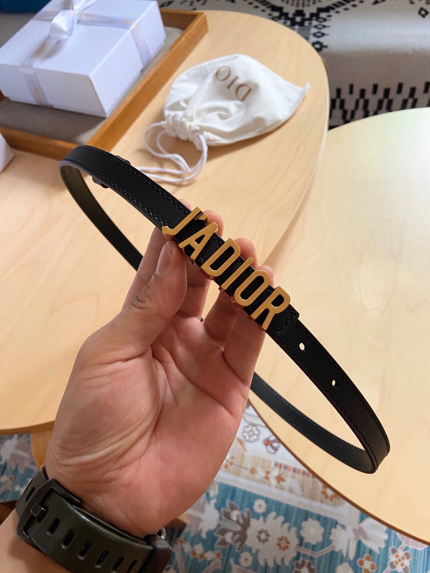 迪奧 女款腰帶，寬：1.5cm ，帶身雙面採用原版皮製作，與包包同系列 配仿古銅金屬扣頭，時尚俏皮，女神必備