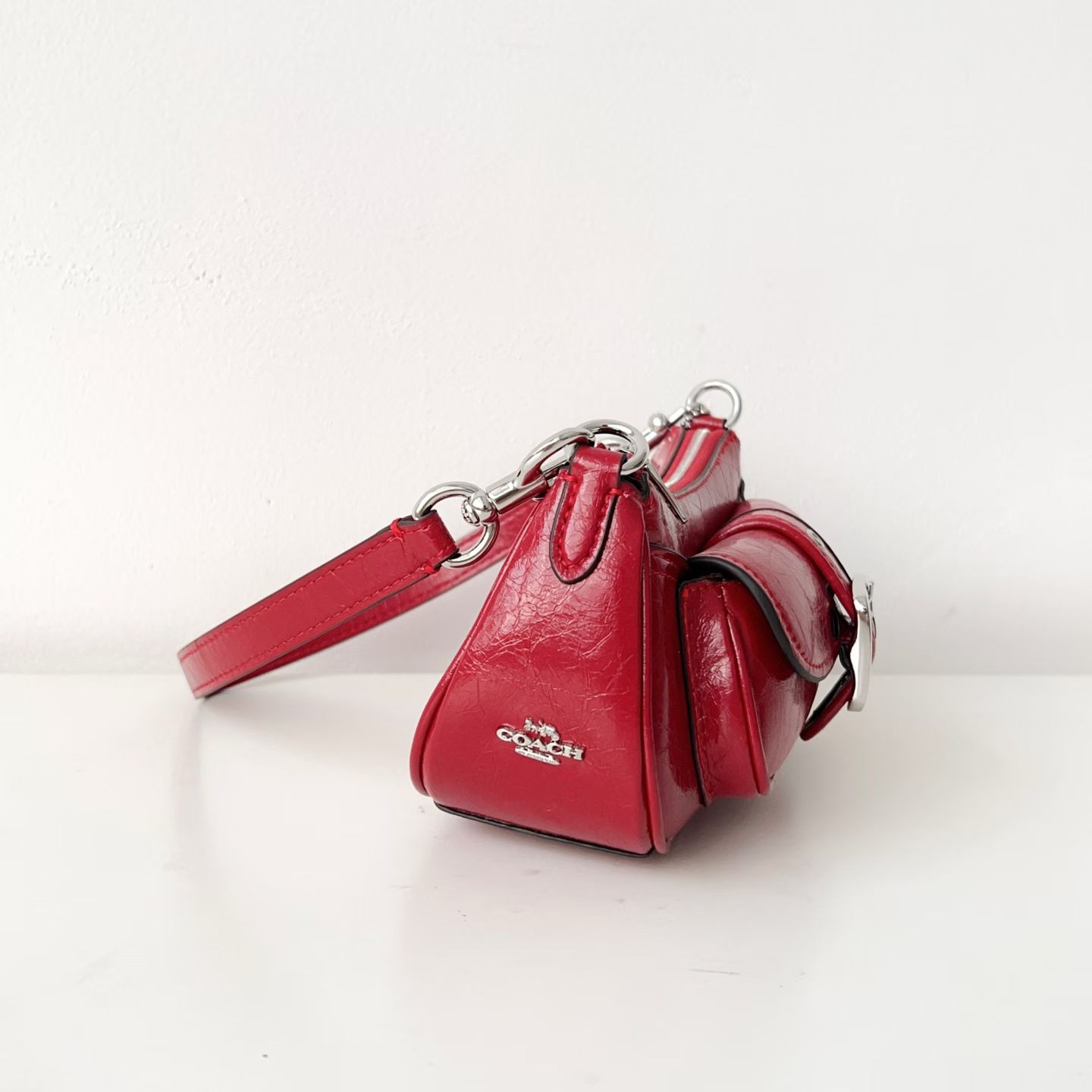 .Coa*h |Ashton Baguette12月新品新款女包 CDB13 CDB18 CDB19 超級棒 側面logo也非常精緻喲	可單肩 斜挎
尺寸19/10/9
