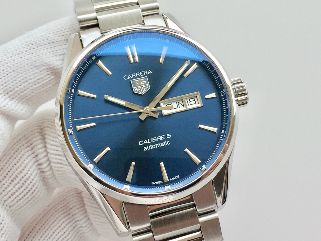 TAG泰格豪雅 卡萊拉系列WAR201A.FC6266 商務休閒款 中英文雙歷腕表 41毫米直徑 搭載2836 自動機械機芯 316L精鋼可配真皮錶帶 原裝折疊扣。