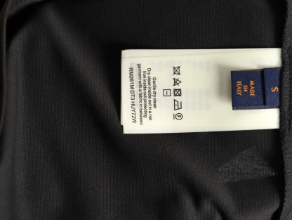 🔝LOUIS VUITTON LV 亮片字母特種刺繡短袖T恤
正品購入，26支雙紗全棉精梳棉220克，1*1索羅娜羅紋280克，特種刺繡，面料酵洗，定制亮片、章仔、商標，合身版型
B Size：S-XL
