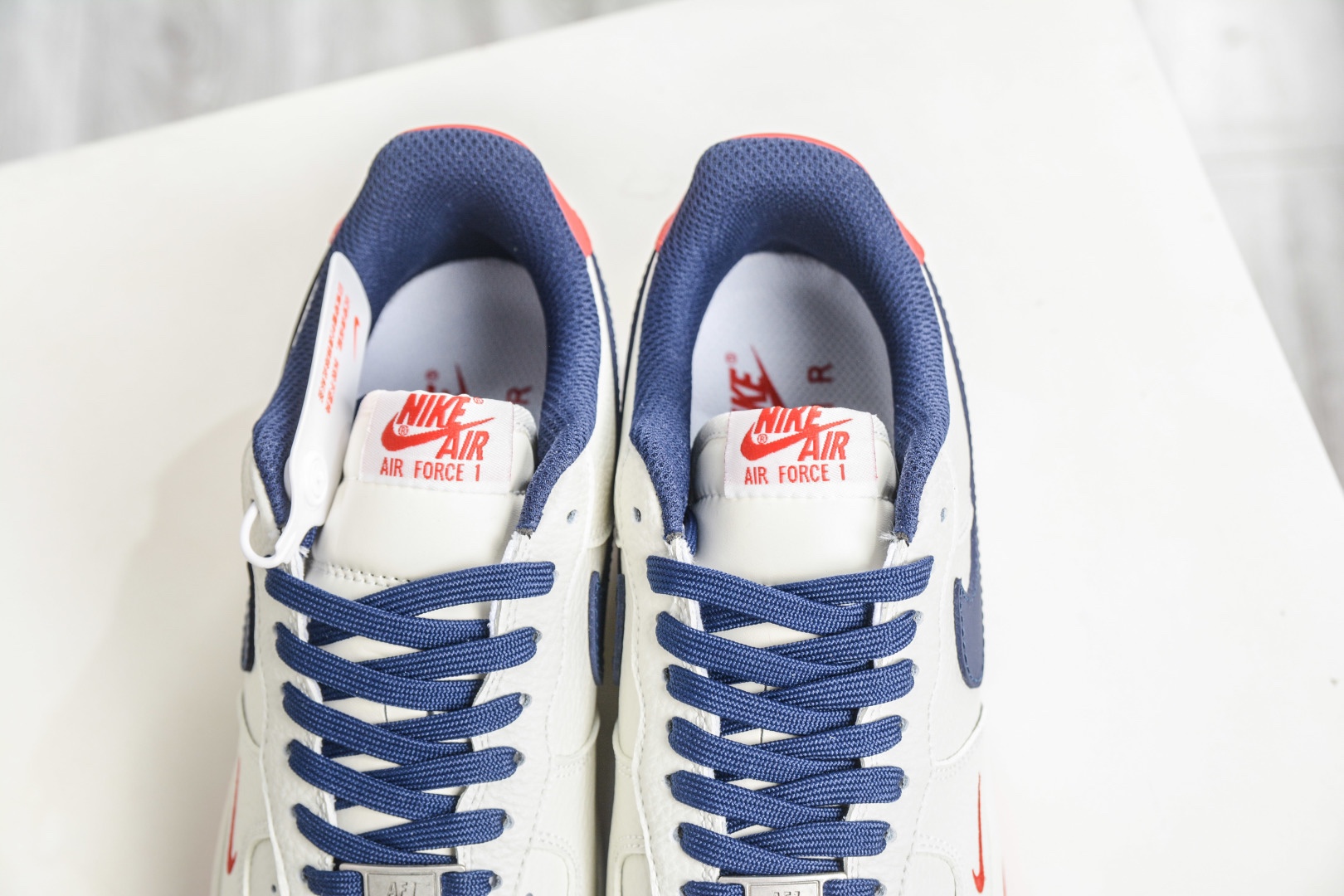 NIke Air Force 1 '07 Low 米白紅藍 
貨號：NH0601 544
Size: 36 36.5 37.5 38 38.5 39 40 40.5 41 42 42.5 43 44 44.5 45