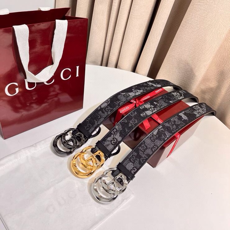 
古奇 新款 GG Marmont系列心選迷彩大理石紋GG帆布，為2026早春系列隨處可見的主要圖案之一增色添彩，40mm