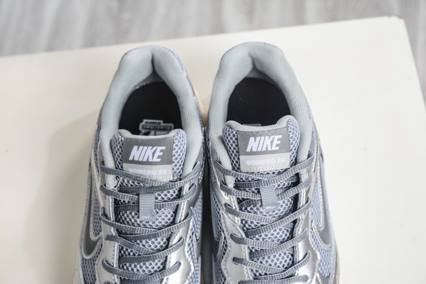 NK Air Zoom Vomero 20 經典復古潮流運動跑鞋 
貨號：HF9149 109
SIZE：36 36.5 37.5 38 38.5 39 40 40.5 41 42 42.5 43 44 45