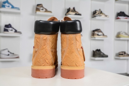 Supreme x Timberland 6 Inch Leather Boots"Black"添柏嵐經典戶外 
貨號: TB 010061 713
尺碼 39 39.5 40 41 41.5 42 43 44 45