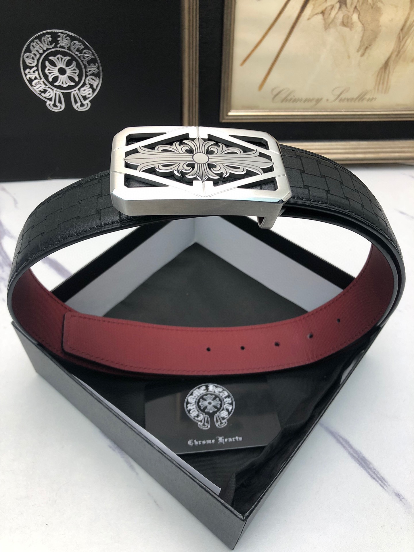 克羅星：原單頭層牛皮燙印花紋面，內襯頭層小牛皮底，搭配原單自動扣，可裁剪的自動帶，此款腰帶面雙採用意大利原定廠制進口牛皮帶身 ，對專版櫃足寬3.5