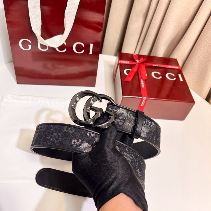 
古奇 新款 GG Marmont系列心選迷彩大理石紋GG帆布，為2026早春系列隨處可見的主要圖案之一增色添彩，40mm