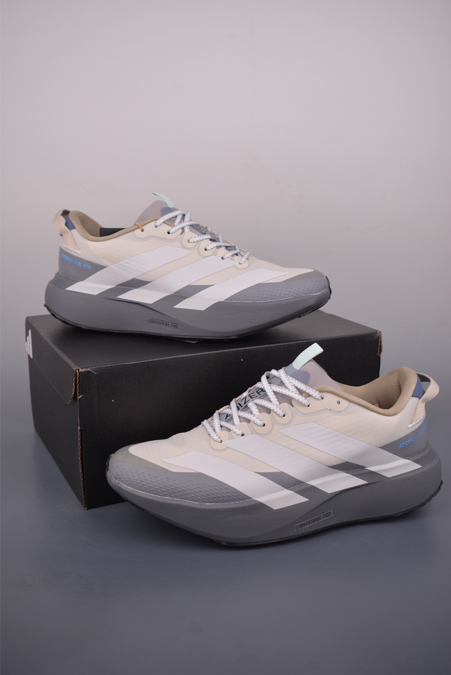 Adidas Adizero Evo SL ATR M
阿迪超輕透氣緩震跑鞋 
官方貨號: KK03092332
尺碼：36 36.5 37 38 38.5 39 40 40.5 41 42 42.5 43 44 44.5 45 46
