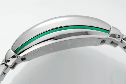 ABF 最高品質 綠遊艇 新款到貨 Franck Muller 法蘭克穆勒 Vanguard Yachting V45遊艇系列 44x54 mm
1.表殼100%原版開模 特別是三明治結構表殼 中間內側 藍色的側槽和把頭位置凸出來的藍色耳位 更是使表殼的製作過程更加困難 然後歷時10個多月經過多次初版校對 終於研發製作成功 完全採用316精鋼製作 而非市場低成本的塑膠模具 
2.本版本V45綠色遊艇字面 真法郎字丁 都是採用原裝1：1高度的數字凹邊內法郎烤真丁 成本高 製作複雜 良品率低 字面下層有放大鏡