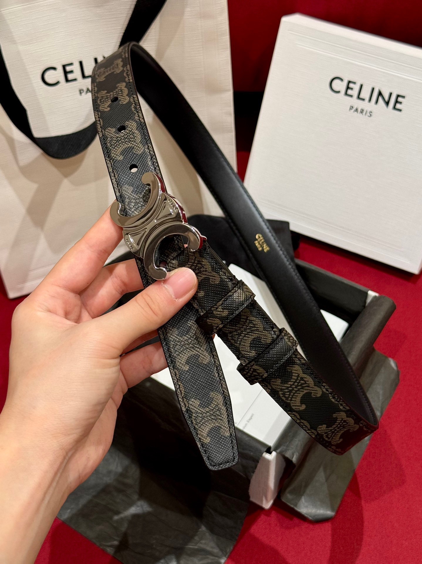 賽琳新款女士凱旋門腰帶
TRIOMPHE 雙面頂級小牛皮腰帶
百搭時尚潮流，寬度2.5cm