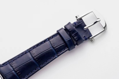 ZF超級大作 寶璣Tradition傳世系列！全自動逆跳秒針腕表！火爆來襲！

耗時近4年 潛心研發機芯 重金打造 至誠大作！——實現原裝全部功能！

【精彩細節】腕表尺寸40mmX11.65吻合正品ZF憑借豐富的復刻經驗，殼身打磨精細，造型簡潔精美，今纖薄表殼更顯優雅！上下採用整枚藍寶石水晶玻璃打造通透無比，充分展現了寶璣的經典設計。
【技術突破】超精密1比1原裝機芯開發研制而成。原本隱藏在錶盤底板之下的板橋、齒輪、擒縱機構、發條盒等機芯部件清晰展露。今精密機械運轉的奧秘毫無保留的呈現於眼前。10點鐘位