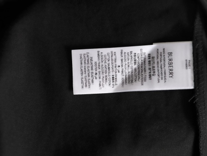 🔝BURBERRY巴寶莉BBR 哥特體刺繡短袖T恤
正品4550購入，100%洗後維斯棉235克，舒彈羅紋285克，進口刺繡，面料酵洗，定制1：1商標，寬松版型
B Size：S-XL