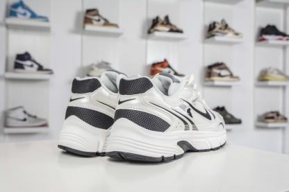 NK Air Zoom Vomero 20 經典復古潮流運動跑鞋 
貨號：HQ3686 001
SIZE：36 36.5 37.5 38 38.5 39 40 40.5 41 42 42.5 43 44 45