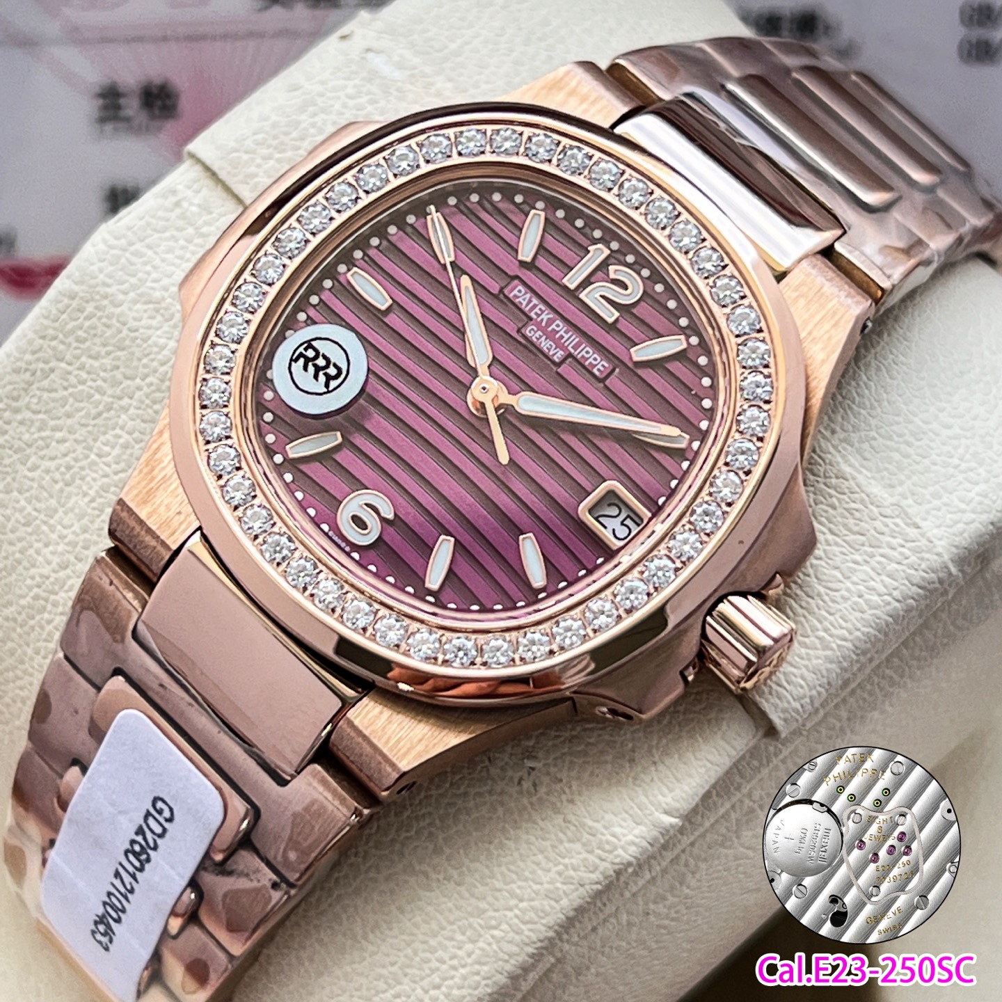 RRR廠聯合瑞士設計師耗時兩年，重金打造天花板PP鸚鵡螺7010系列！原版起模還原數據，達到1：1精細對版。
亮點1️⃣
秒殺市面絕大多數石英女表，搭載🫱🏻🫱🏻（瑞士原裝Cal.E 23-250SC機芯）🫲🏻🫲🏻絕無僅有！0誤差0故障。
亮點2️⃣
字面採用瑞士鋁酸鍶鹽（無放射性）夜光塗層工藝，結合光學塗層增強吸光效率，延長余暉時間，還原原版姿態，讓佩戴者在夜晚更顯靚麗。
亮點3️⃣
原版尺寸：32mm直徑，6.9mm厚度。此款鸚鵡螺女款不僅擁有優雅運動風格，還增加了幾分柔美