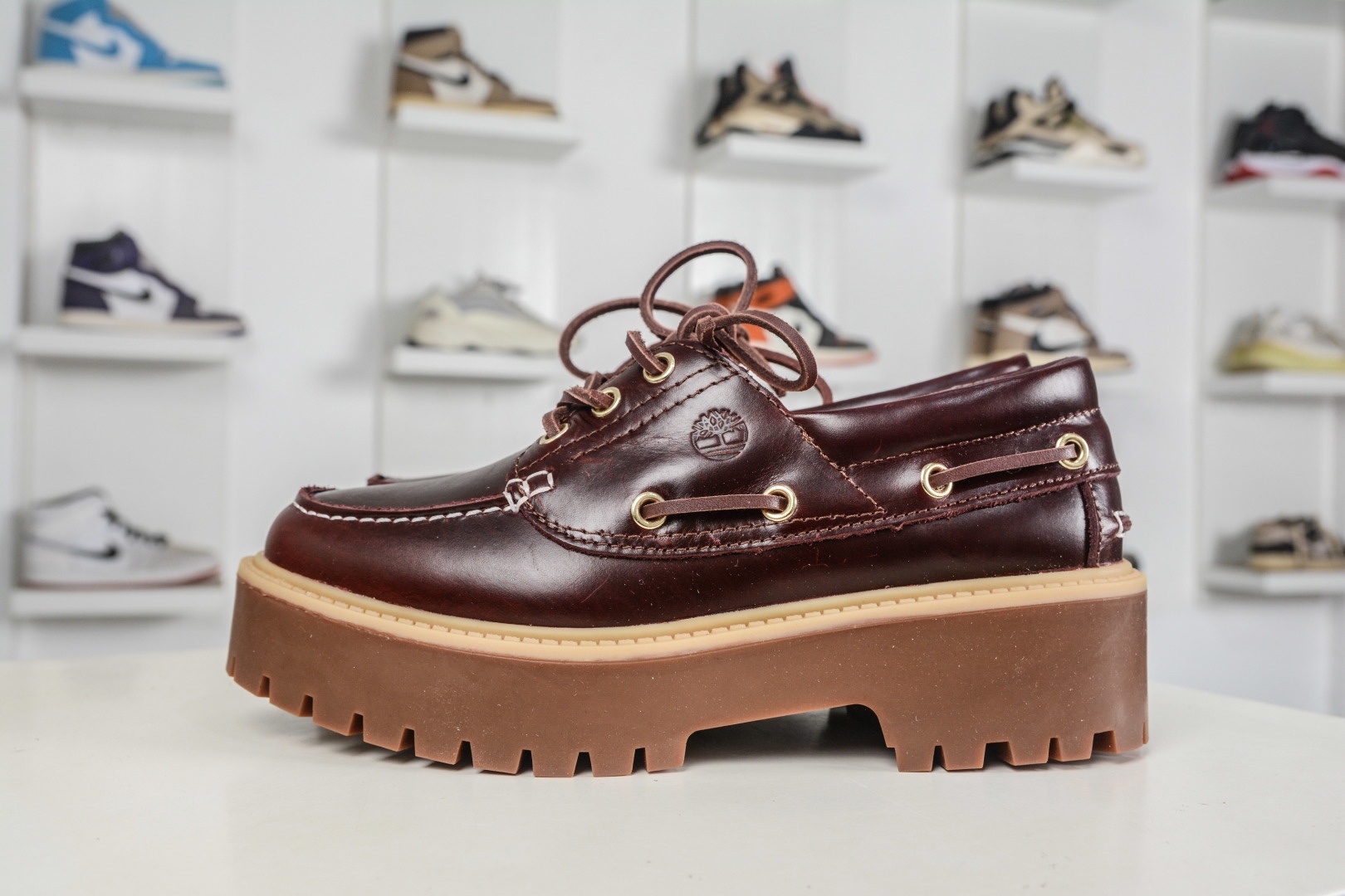 Timberland添柏嵐 Stone Street 舒適百搭 休閒單鞋 穿著舒適 防滑 可戶外城市多用途穿著 無懼任何複雜地形 設計感十足 時尚拼色百搭款 
貨號: TB 01006 713
尺碼：35 36 37 38 39 40 41 42