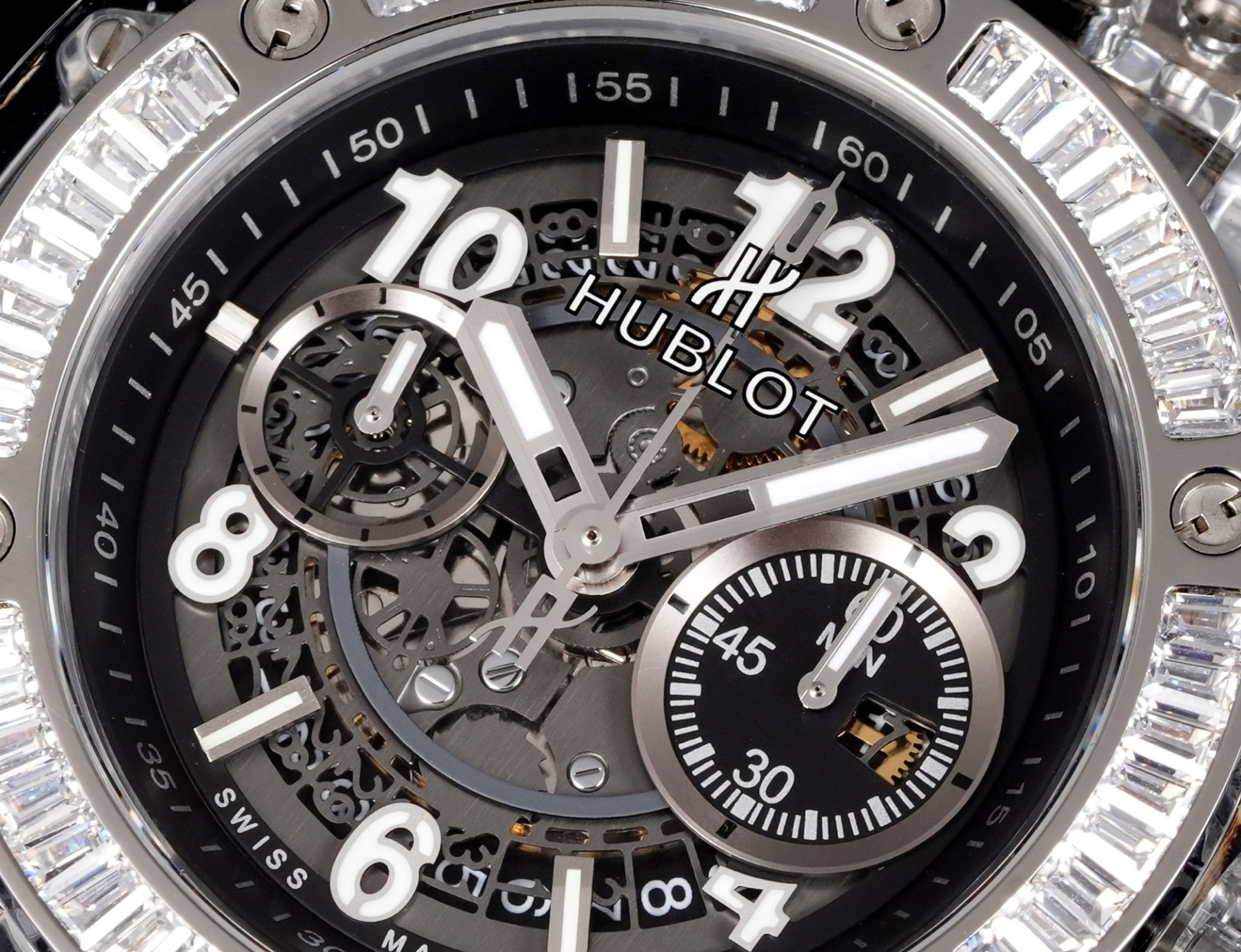 HBF  FACTORY 恆寶HUBLOT 宇舶表年度最佳復刻作品——宇舶BIG BANG系列411.JX.4802.RT“全透明腕表”
【精彩細節】1.還原正品錶盤後龍飛鳳舞的鏤空佈局，2.採用與原裝同樣的丙烯酸有機玻璃極致克隆——完成不可能完成的任務。該材質不僅硬度高，且具有抗鑫腐蝕，耐磨損等卓越物理特性。
【機芯功能】腕表直徑45mm。採用增強版計時7750機芯改原裝HUB.1242型芯，實現所有功能吻合正裝。
【精益求精】全力以赴，層層把關，在保證完美“透視感官”的同時，竭心盡力還原正品