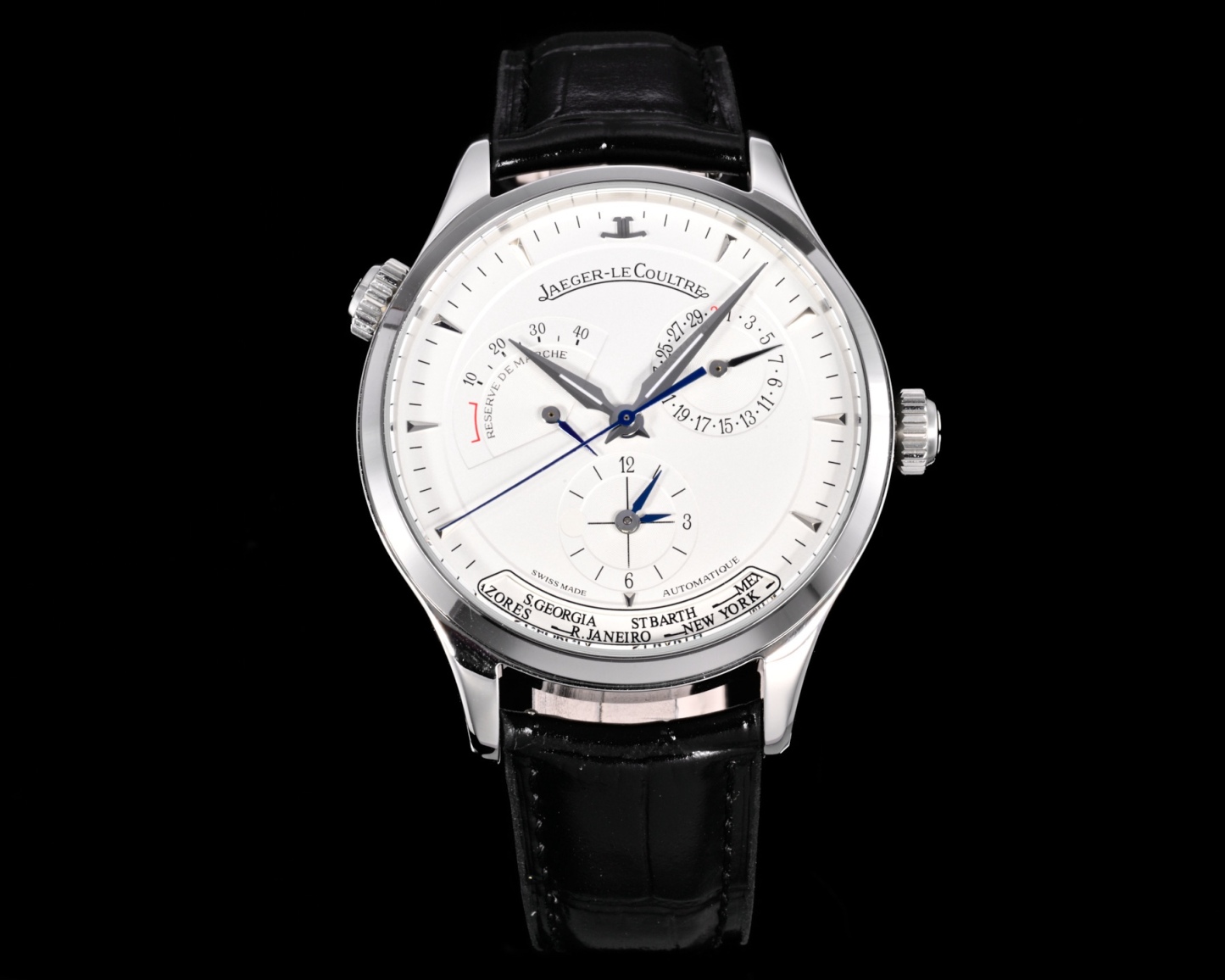 Factory出品
【市場最高版本】JL積家 各路大咖都叫它大醜 其實賦予的是極高贊美 論品味與外觀 在鐘錶界有著舉足輕重的地位 戴出去怎麼都是長臉 各種彰顯品味 Master 地理學家大師系列 Q1428421 復刻版全新升級 多功能腕表 升級Cal.939A機芯 打磨效果更近原裝 升級軸 自動陀為玫金邊 字面紋路清晰 功能：日期顯示 雙時區 動力儲備顯示 316L精鋼  直徑42mm  原裝折疊扣！V+ Factory匠心之作 值得你擁有！