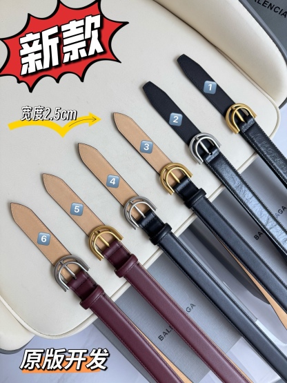 巴黎世家（Balenciaga）寬度2.5cm 是法國的奢侈品牌，作為時尚界最具影響力品牌之一的地位。設計師源於：都市時尚潮流獨特的設計風格，採用進口小牛皮製作；搭配純銅復古五金，使其更具魅力。值得擁有的百搭精品