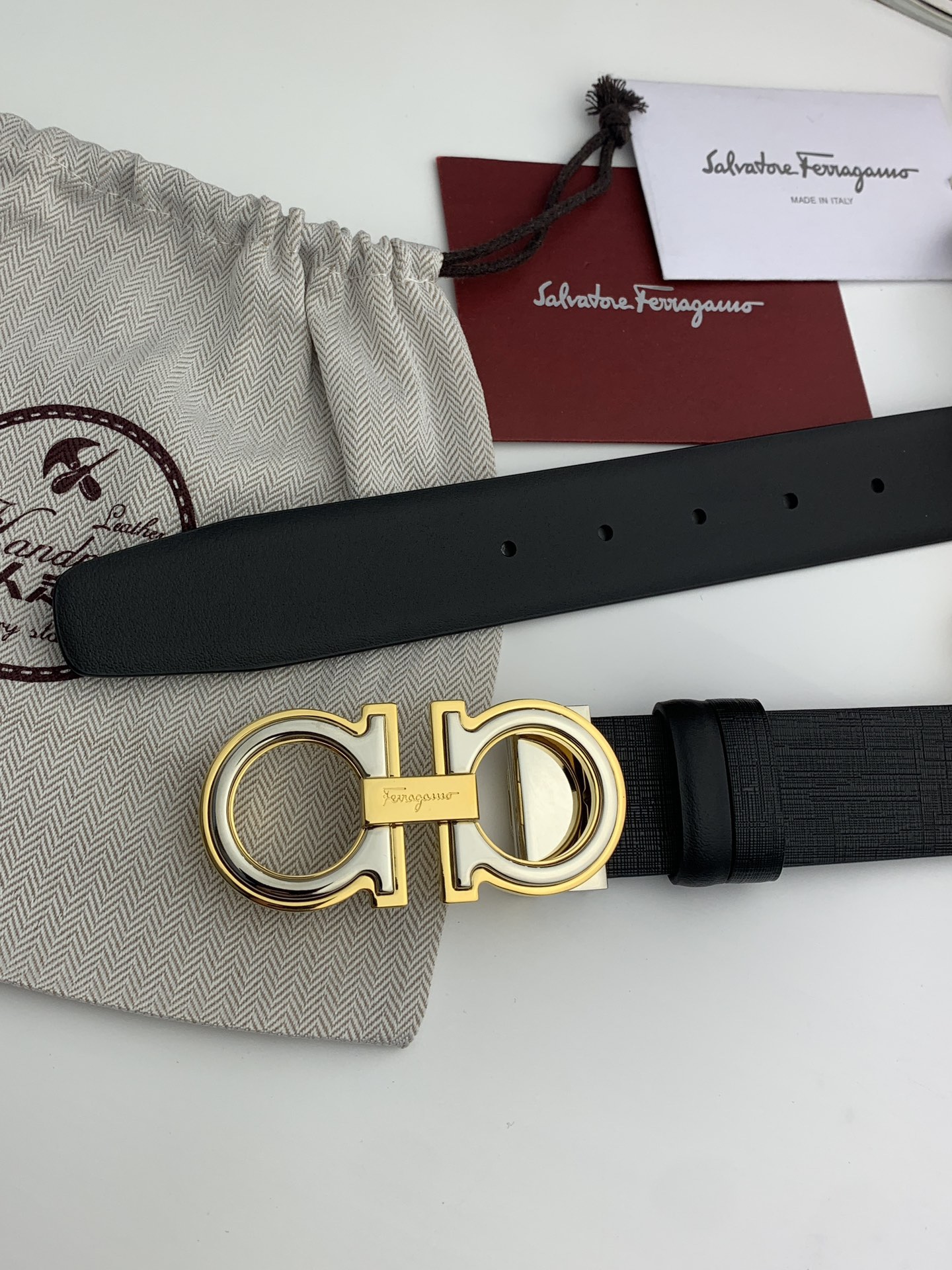 〖F家〗最新款全新配色，雙面可用，搭配新款純銅扣8字扣，打造高雅考究的造型。寬3.5cm，長度可調節，達到量身定制般的修身效果。