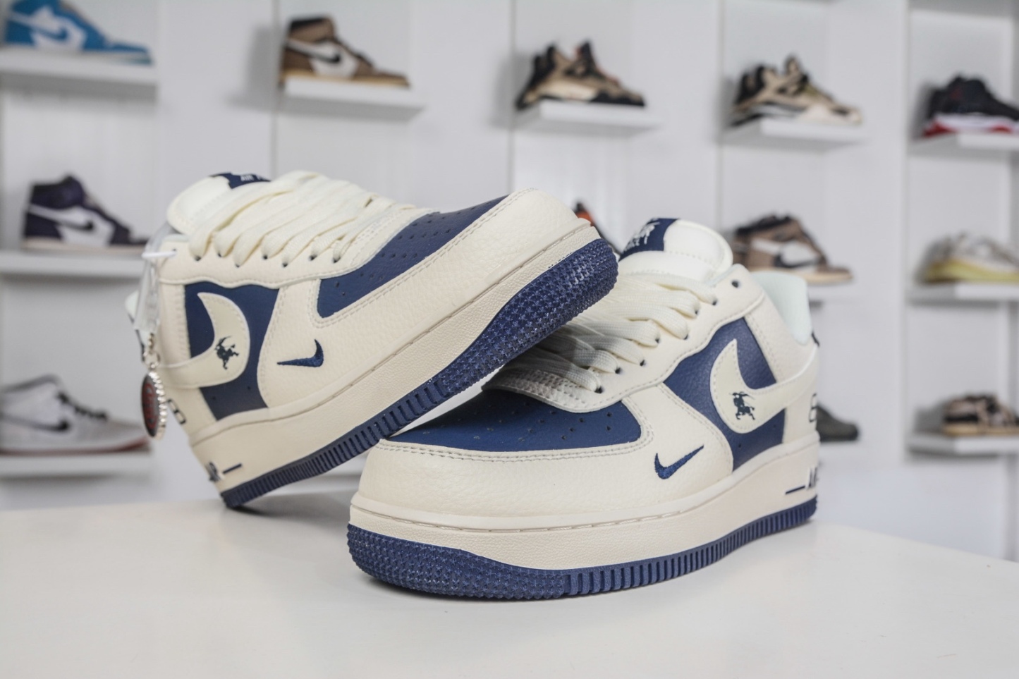 Nike Air Force 1 Low 07 x Balenciaga 巴黎世家聯名-米白藏藍  
貨號：DN1688 817
Size：36 36.5 37.5 38 38.5 39 40 40.5 41 42 42.5 43 44 44.5 45