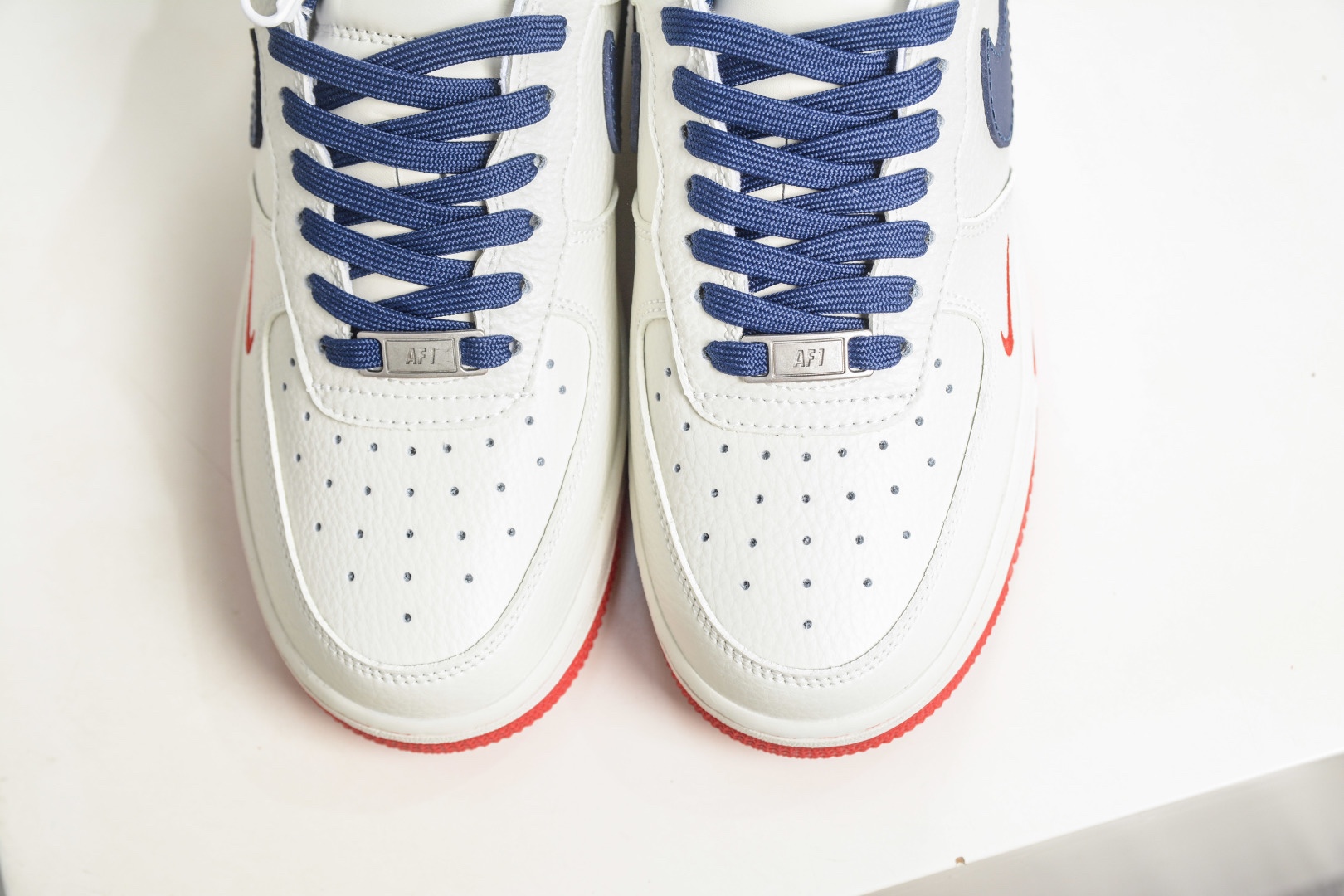 NIke Air Force 1 '07 Low 米白紅藍 
貨號：NH0601 544
Size: 36 36.5 37.5 38 38.5 39 40 40.5 41 42 42.5 43 44 44.5 45