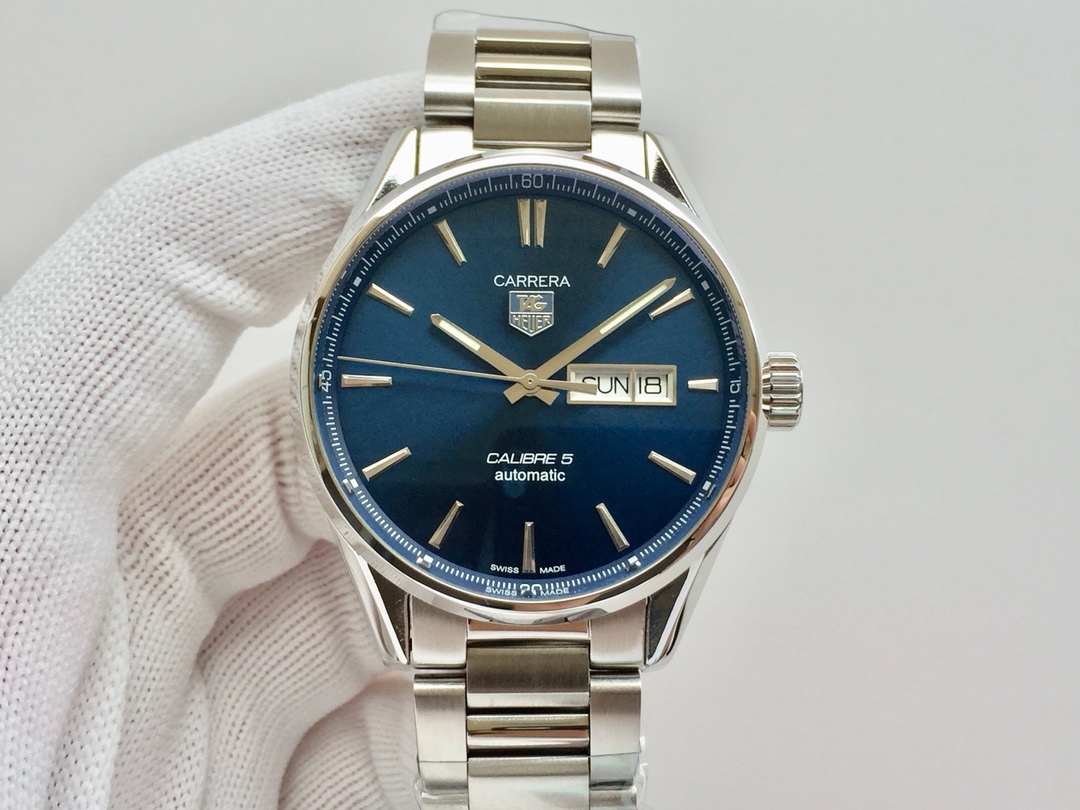 TAG泰格豪雅 卡萊拉系列WAR201A.FC6266 商務休閒款 中英文雙歷腕表 41毫米直徑 搭載2836 自動機械機芯 316L精鋼可配真皮錶帶 原裝折疊扣。