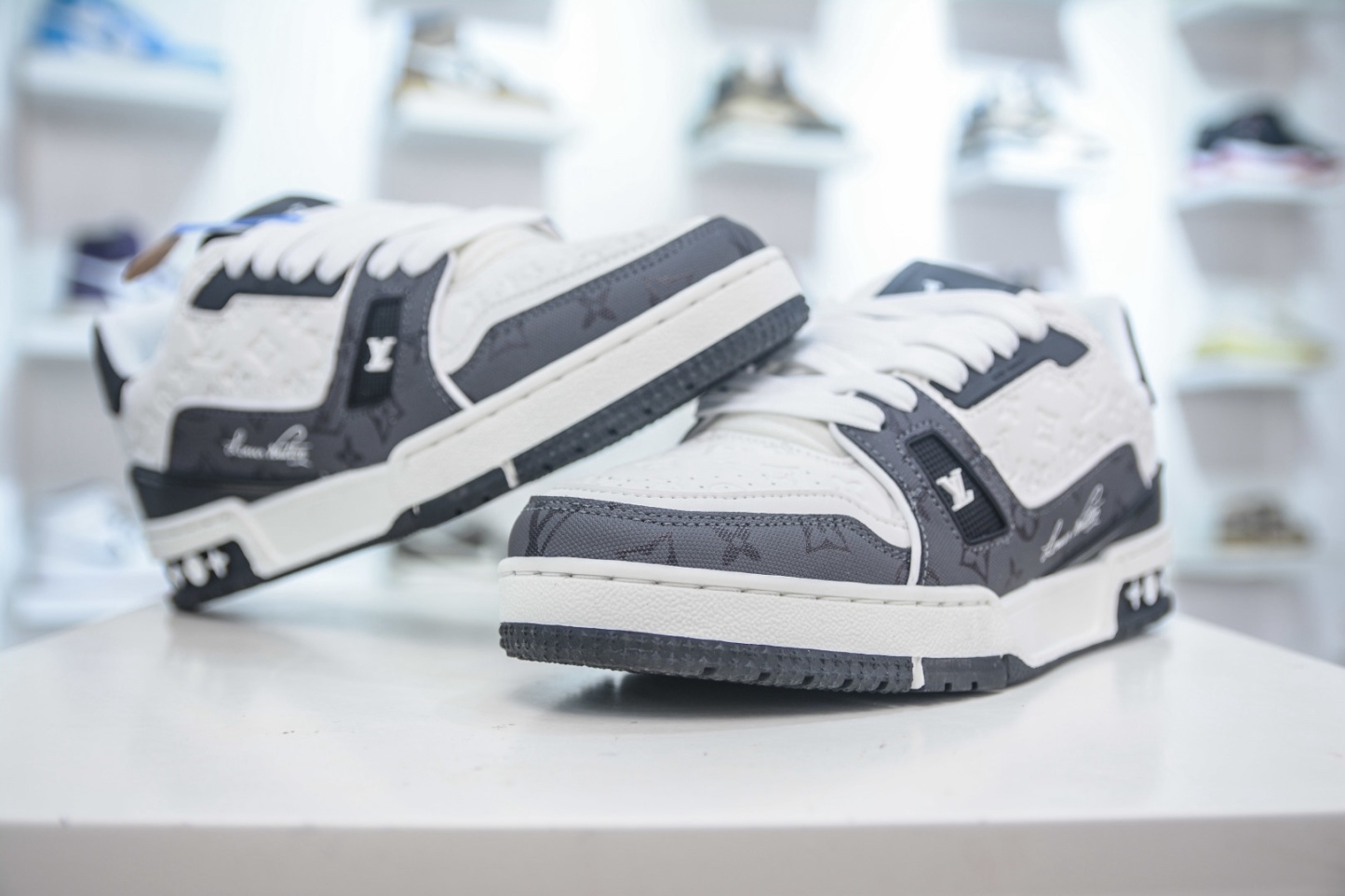 Louis Vuitton Trainer lv時裝走秀運動鞋 
尺碼：39 40 41 42 43 44 45 46