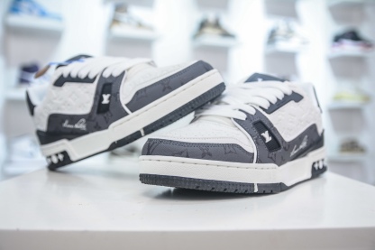 Louis Vuitton Trainer lv時裝走秀運動鞋 
尺碼：39 40 41 42 43 44 45 46