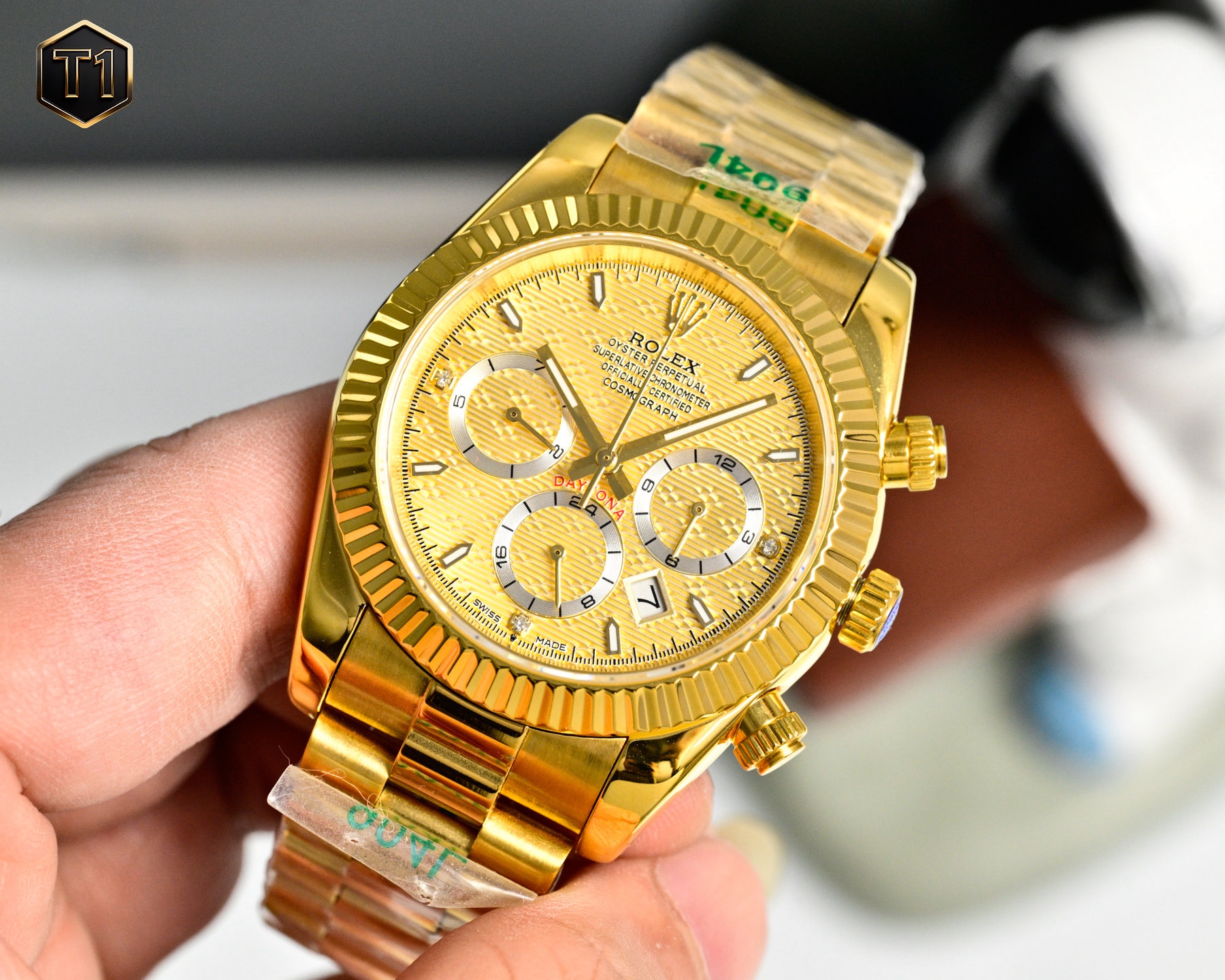 
年度新款強力推薦
🔥經典日誌系列-多功能腕表🔥
防表屆最高版本⌚️勞力士⌚️ 複雜系列六針男表[愛心]爆款[愛心] 多功能腕表。
1⃣️搭載原裝進口9100星期月份月相動能功能機芯機械表！
2⃣️錶盤上採用經典獨家高級奢華稜紋 突顯出這款腕表的華貴氣質[呲牙]
3⃣️錶帶採用進口316鋼帶腕表！
4⃣️表鏡採用雙卜藍寶石鏡面！
5⃣️透視底蓋！
6⃣️直徑41毫米，厚度10毫米！
腕表功能匯集星期/月份/日期/月亮/太陽等功能於一身，最佳男士商務腕表真正的標配！為高端腕表的代表之作！
榮譽出品