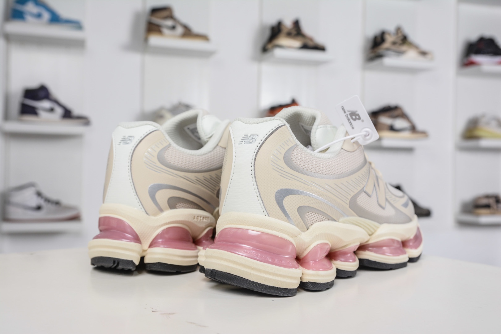 New Balance NB2000 舒適百搭防滑耐磨低幫 休閒跑步鞋 New Balance 
貨號：U20008XQ
Size：36-46.5